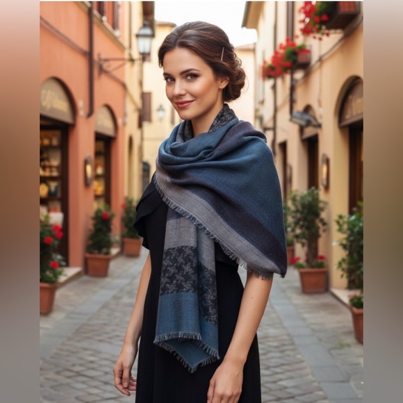 GUCCI Scarf Oblong Scarf With Ombre' Effect In Blue and Grey EUC - Picture 5 of 8